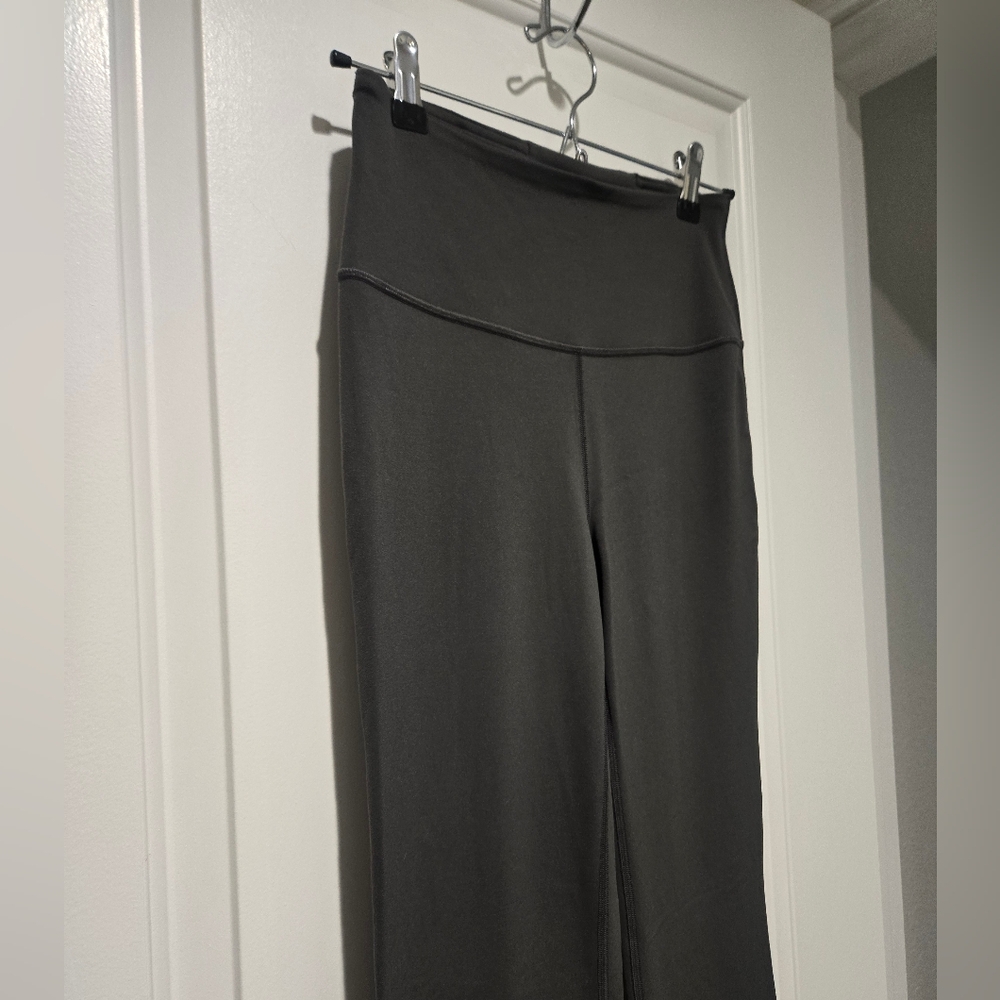 Lululemon Athletica Groove Nulu Super High-Rise Grey Flare Pant Size 6 - Picture 8 of 12